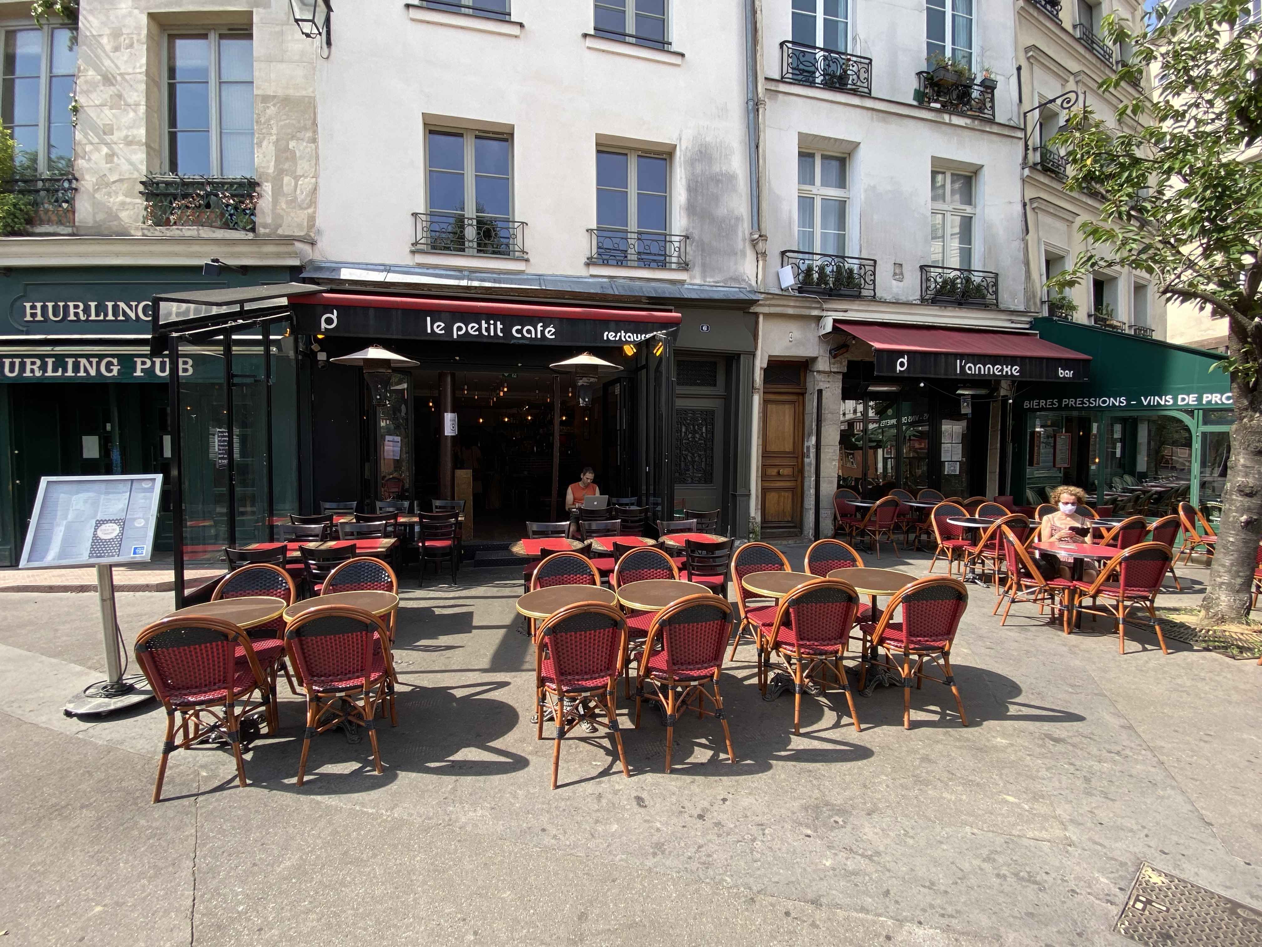 Le Petit Café réserver